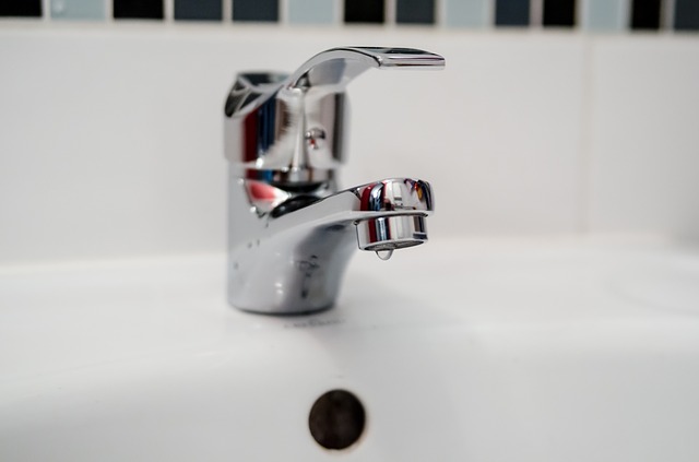 Réparation fuite eau robinet WC Paris 11